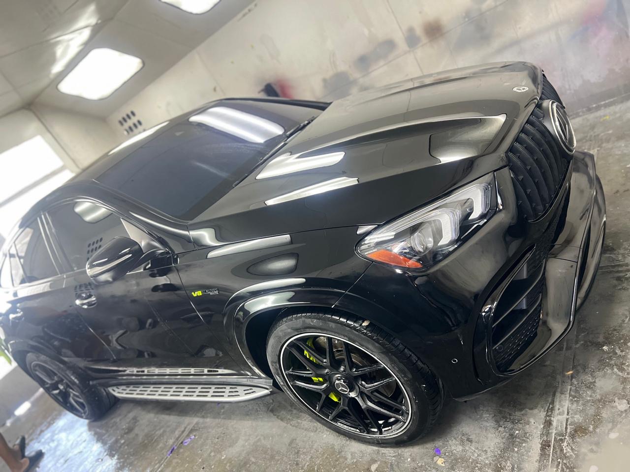 Mercedes-Benz después de servicio de pintura